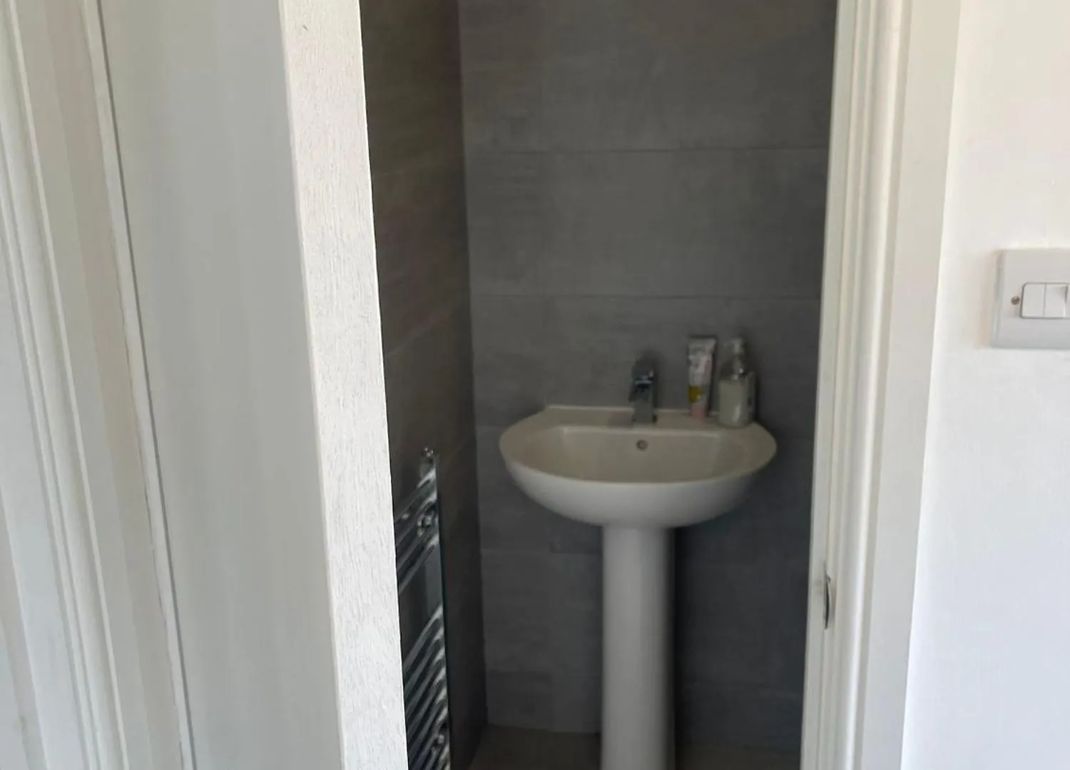 4 Bedroom House Hatch Lane Harmondsworth