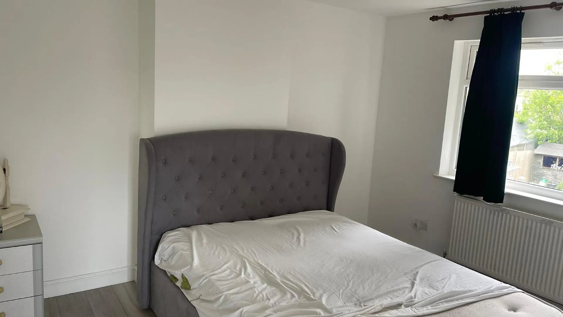 4 Bedroom House Hatch Lane Harmondsworth United Kingdom